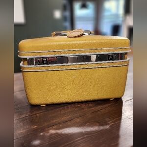 Vintage SAMSONITE Yellow B W G Travel Case